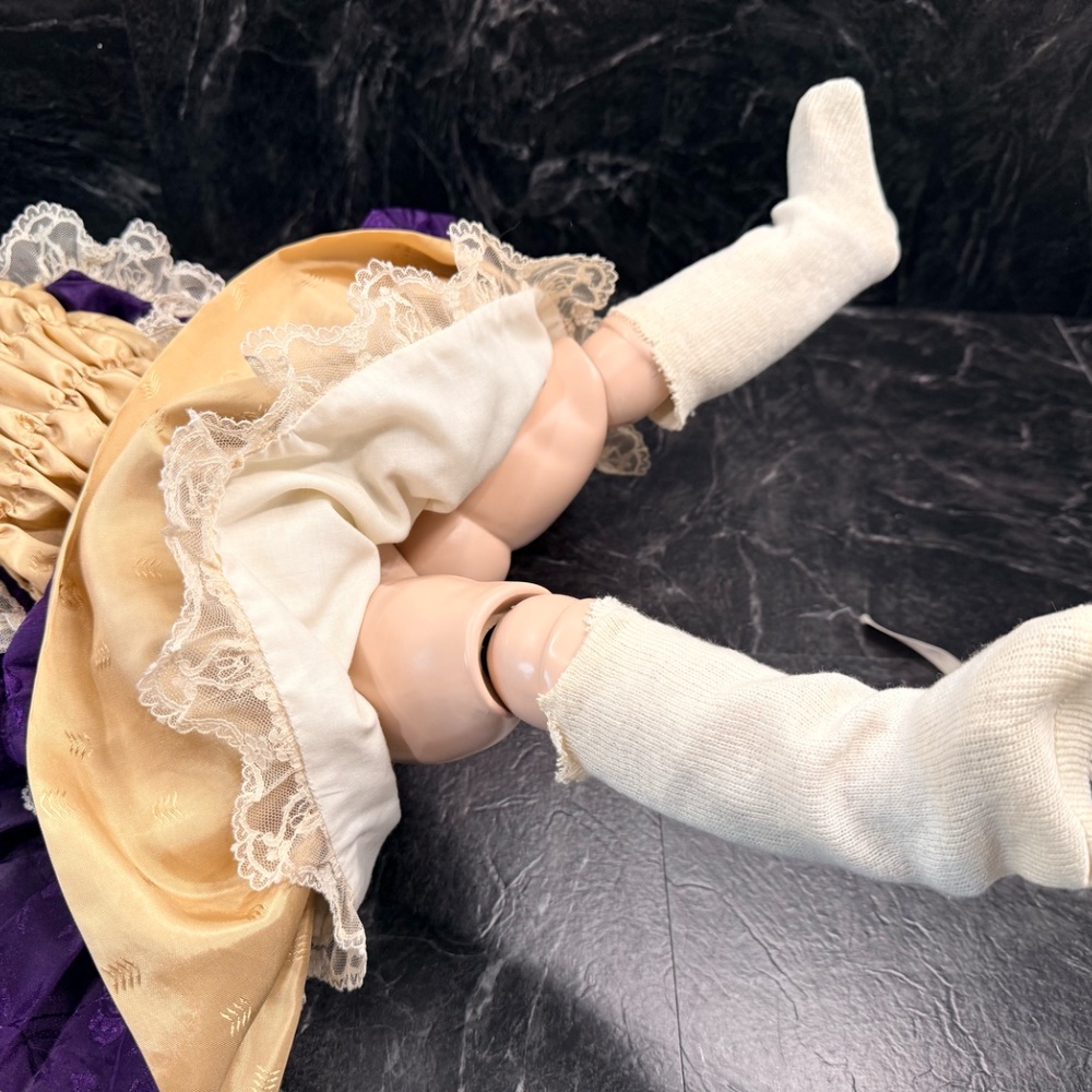 1980 VERNON SEELEY Doll - Picture 12 of 15